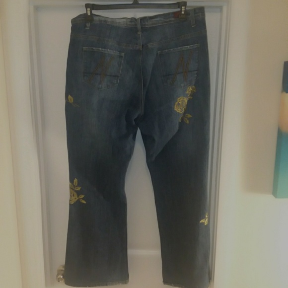 Neeso Premium Blue Jeans Gold Flowers Stitched - Picture 6 of 7